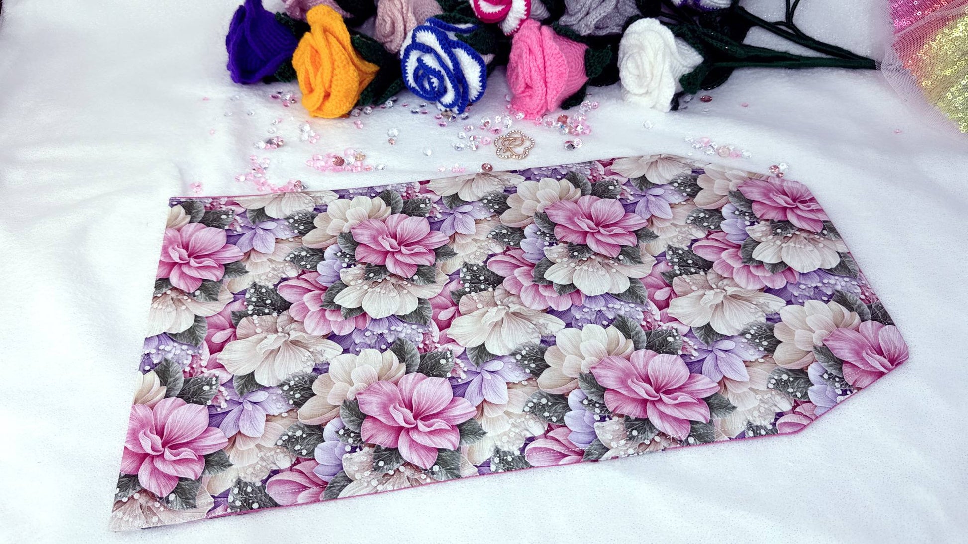 Our handmade book covers are designed to offer both style and functionality, especially for books that don’t quite fit into standard book sleeves. Whether it’s a hardback edition, a slightly larger paperback, or a collector’s piece, this cover provides the perfect balance of protection and elegance. Perfect book cover with summer Flowers crafted by Roxana Roveno